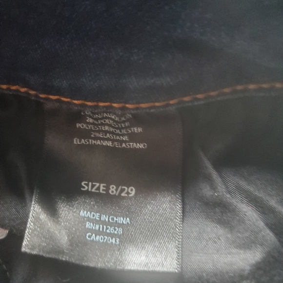 Tahari Capri Jeans 2 pair Size 8/29.  Price is for both together. - Picture 9 of 9